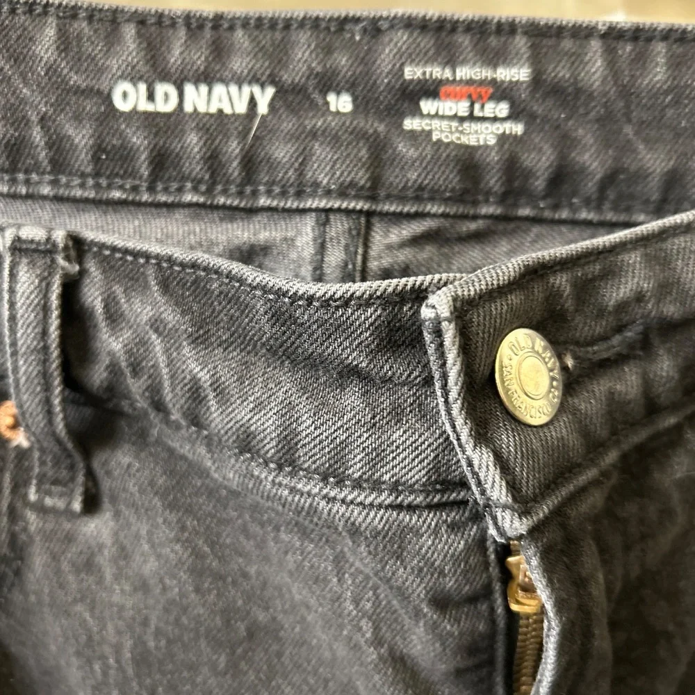 Old Navy Women's High Rise Barrel Jeans - Picture 3 of 3